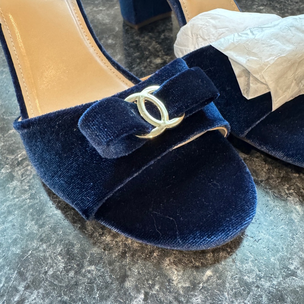 Crown & Ivy Ivy Navy Blue Velvet Block Heel Sandals Ankle Strap Gold Buckle 8.5 - Picture 2 of 8